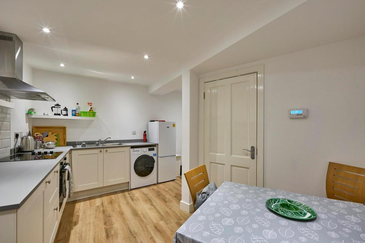 Central, Newly Refurbished Cottage In Портаферрі Екстер'єр фото